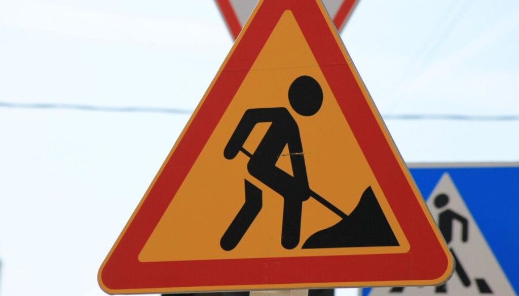 Znak ostrzegający o pracach drogowych