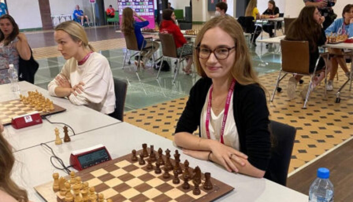 Alicja Śliwicka z Torunia na zawodach szachowych