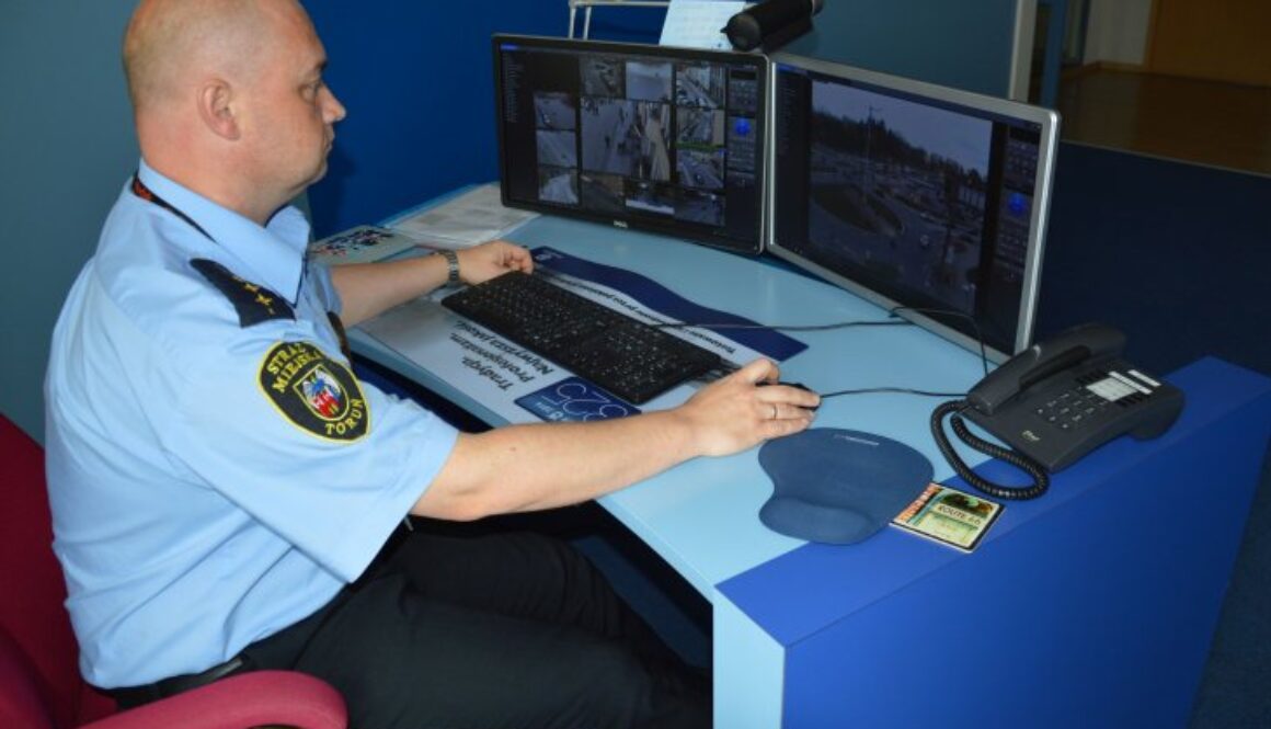 Operator monitoringu wizyjnego Straży Miejskiej w Toruniu