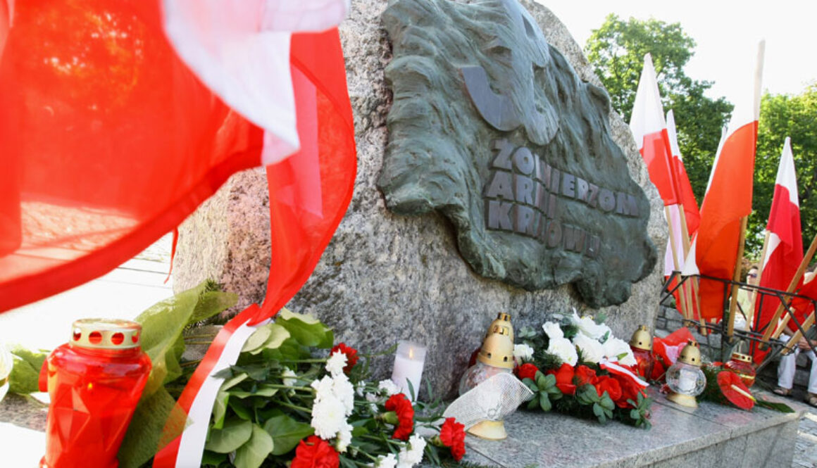 Obelisk Ku czci Żołnierzy Armii Krajowej na placu Rapackiego w Toruniu