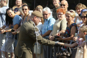 Przysięga żołnierzy WOT na rynku w Toruniu