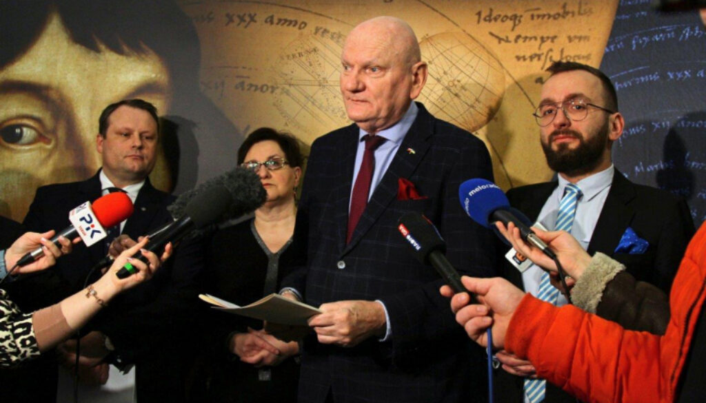 Prezydent Michał Zaleski na konferencji prasowej