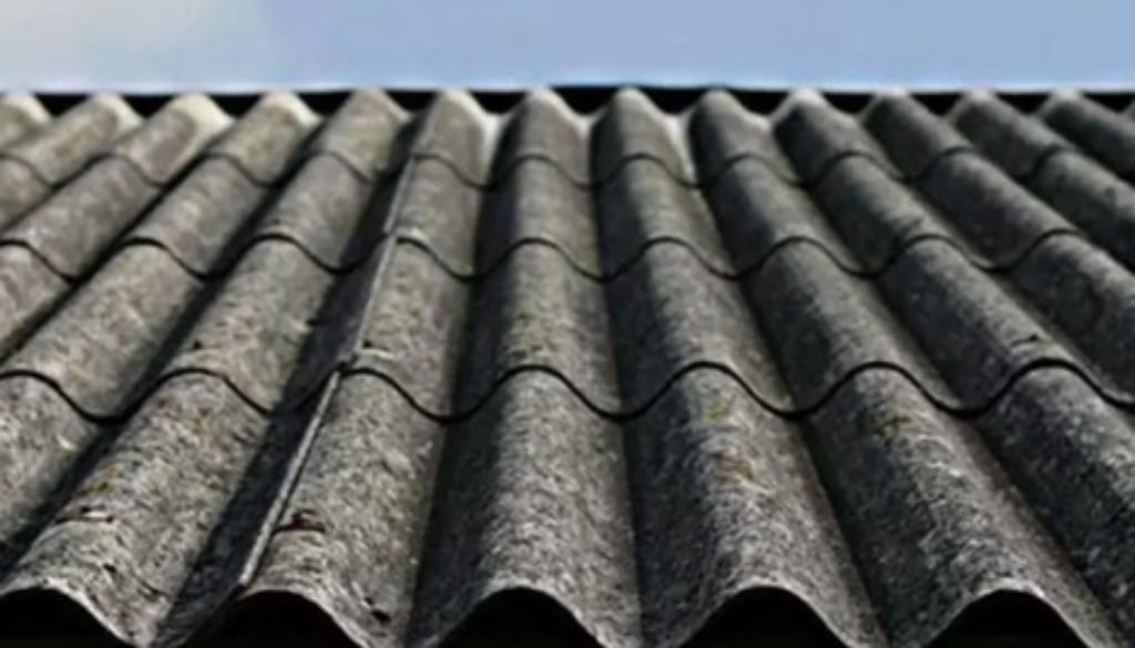 Pokrycie dachowe wykonane z azbestu