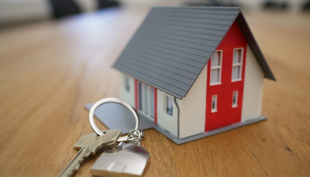 Ekspert kredytowy pomaga uzyskać kredyt hipoteczny na dom lub mieszkanie
