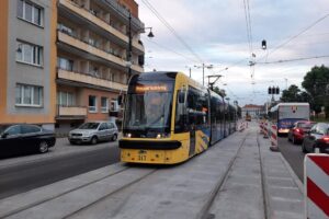 Pierwszy tramwaj wjechał na linię tramwajową, która biegnie na północ Torunia