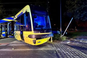 Zderzenie tramwaju z samochodem osobowym na ul. Bydgoskiej